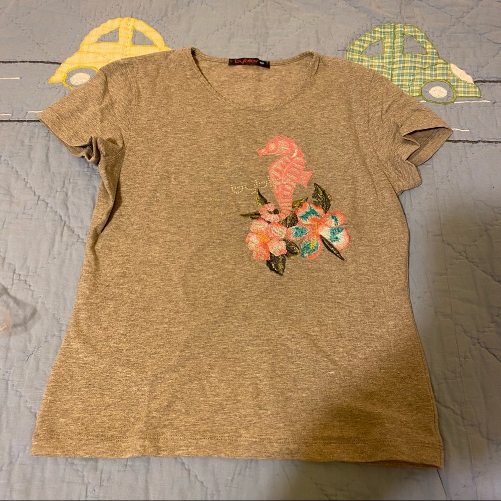 Byblos gray embroidered short sleeved shirt